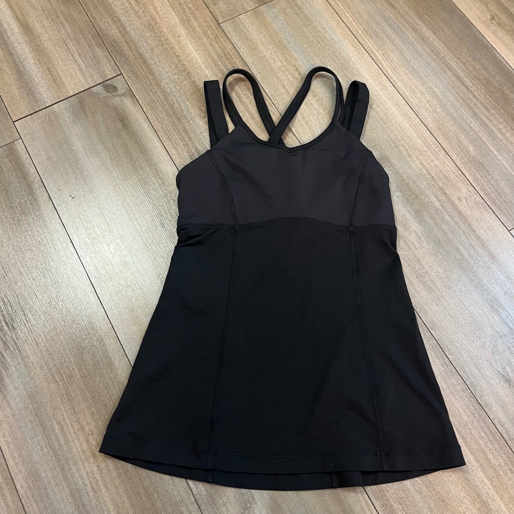 Lululemon Black Strappy Criss Cross Back Activewear Tank Top Size 6